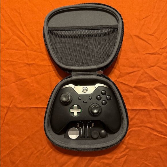 Xbox Elite Controller - Original Version - Picture 1 of 6